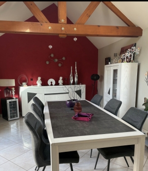 Detached House with Garden In Nice Location