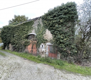 Country House to Renovate in Rural Hamlet