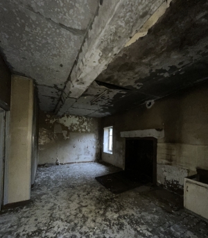 Country House to Renovate in Rural Hamlet