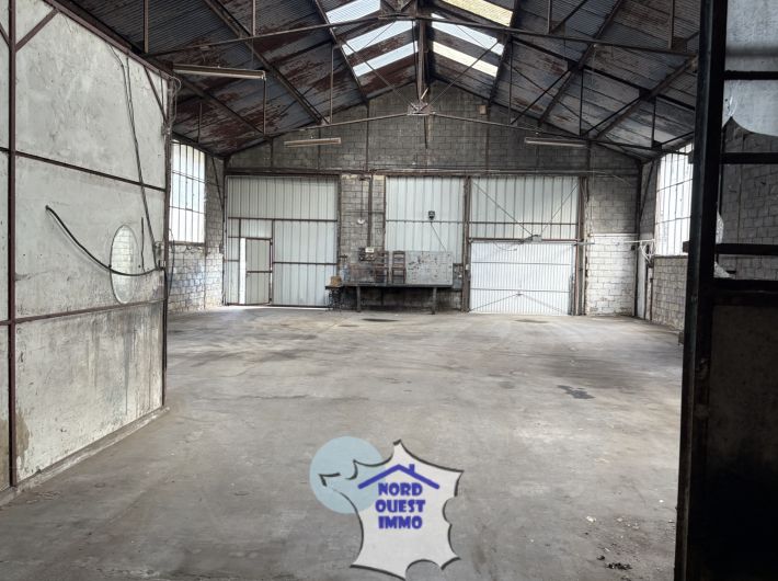 Detached House with Garden and Huge Outbuilding