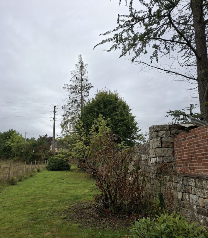 Detached Longere House with Outbuildings