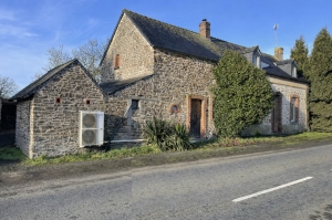 Detached Country House with 1.4 Hectares of Land