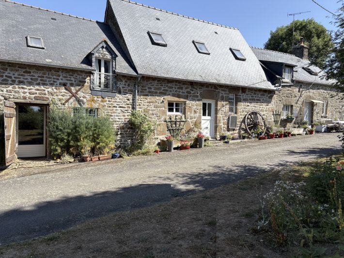 Detached Countryside Longere in Lovely Grounds