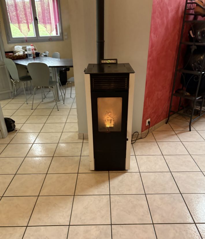 Contemporary Detached House with Swimming Pool and More