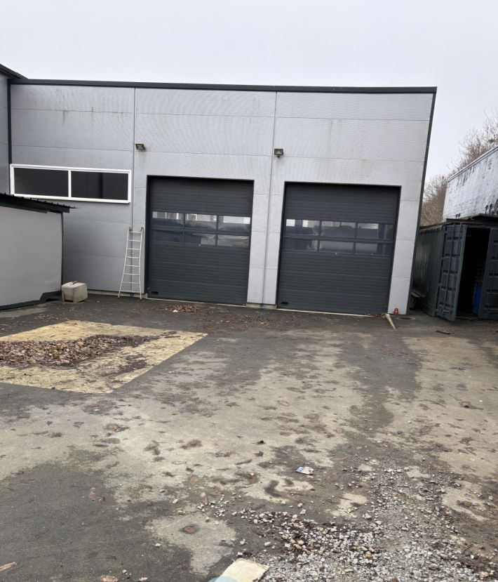 Contemporary Detached House with Swimming Pool and More