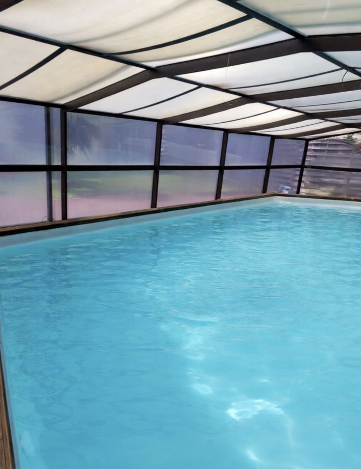 Contemporary Detached House with Swimming Pool and More