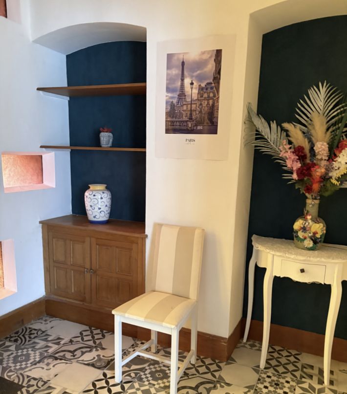 Detached House with Landscaped Garden