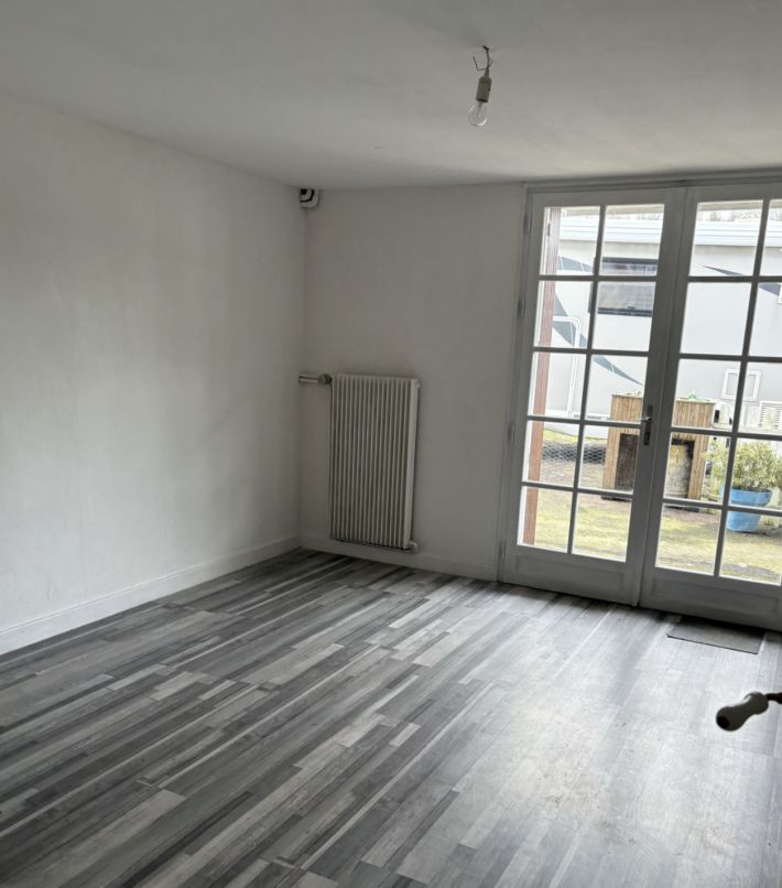 Detached House with Landscaped Garden