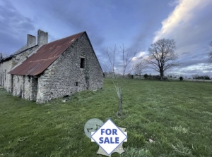 Farmhouse and Outbuildings with Land