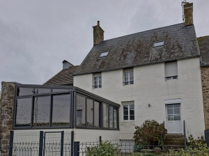 Traditional House with Garden