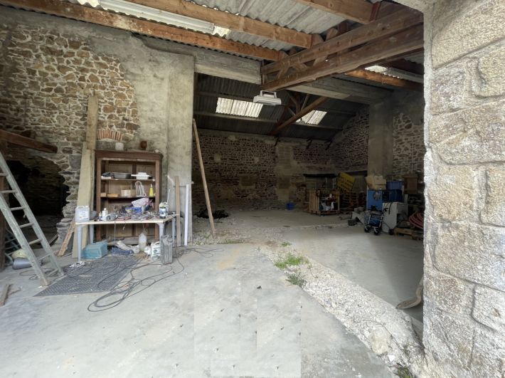 Barn to Renovate and Create a Wonderful Home