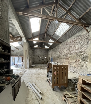 Barn to Renovate and Create a Wonderful Home