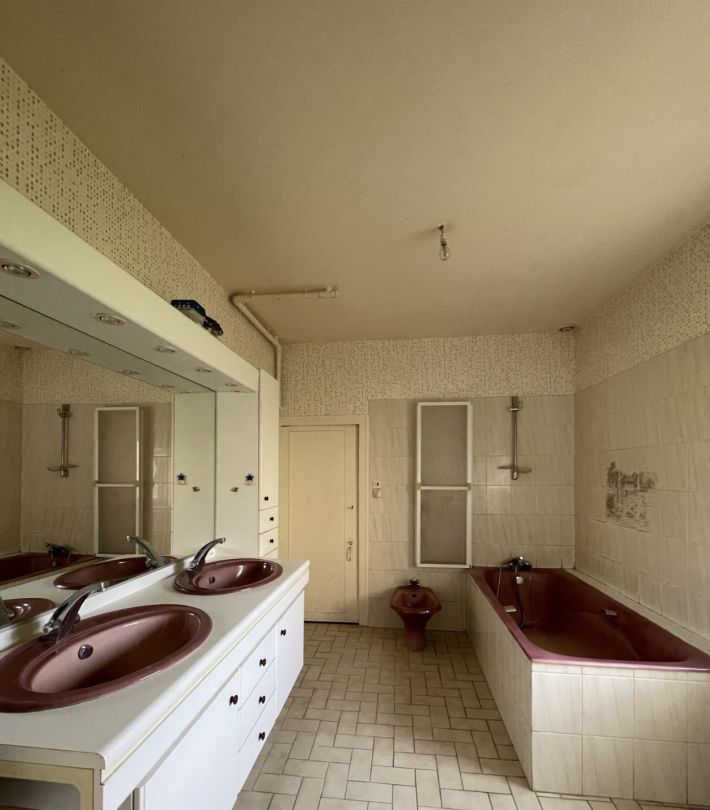 Detached Country House with Outbuildings