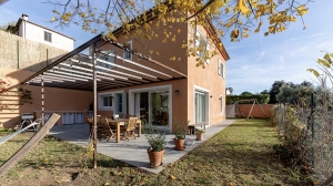 Stunning Detached House with Swimming Pool