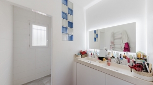 Stunning Detached House with Swimming Pool