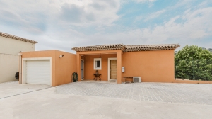 Stunning Detached House with Swimming Pool