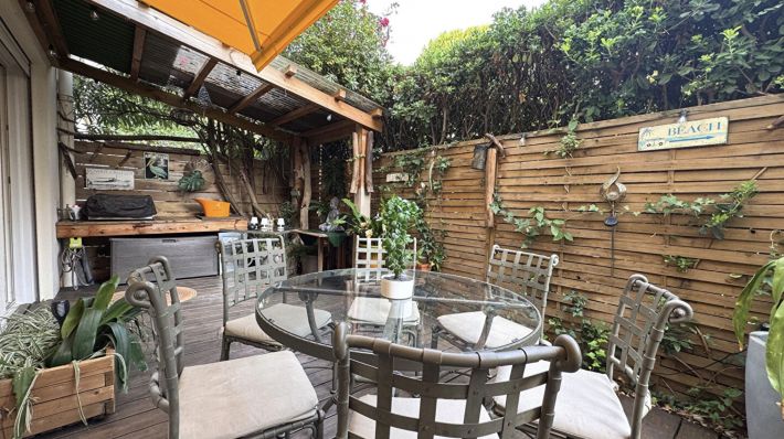 Beautiful Apartment with Outside Space