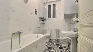 Beautiful Apartment in Heart of Town