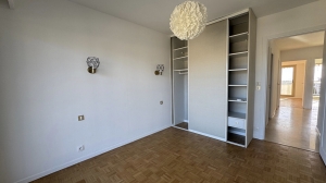 Apartment with Balconies and Sea View