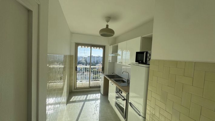 Apartment with Balconies and Sea View
