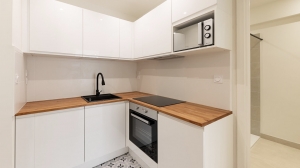 Apartment in Building with Concierge