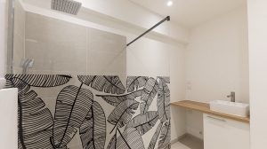 Apartment in Building with Concierge