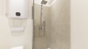 Apartment in Building with Concierge