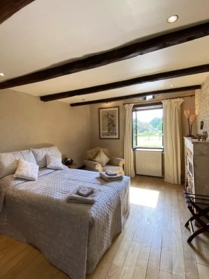 Beautiful Detached House, Heated Pool And Paddock