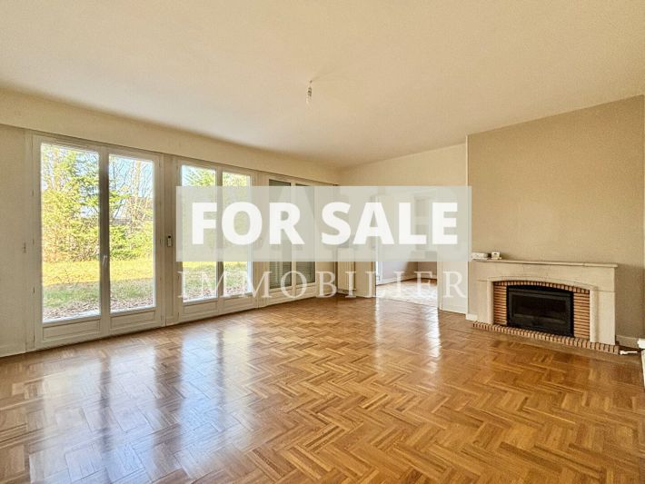 Large Detached House with Lovely Mature Garden