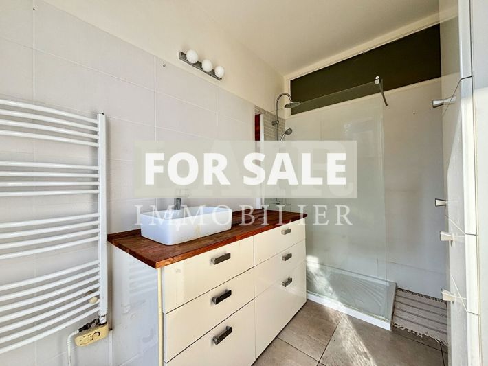 Large Detached House with Lovely Mature Garden