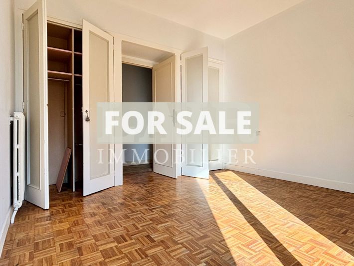 Large Detached House with Lovely Mature Garden