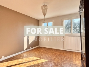 Large Detached House with Lovely Mature Garden