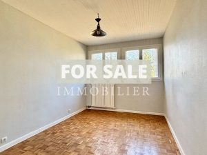 Large Detached House with Lovely Mature Garden