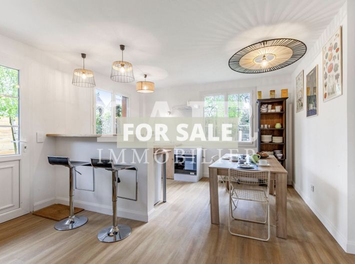 Main House and Guest Cottage, Gite