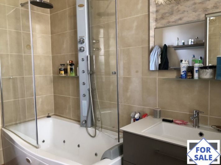 Town House with Garden and Garage