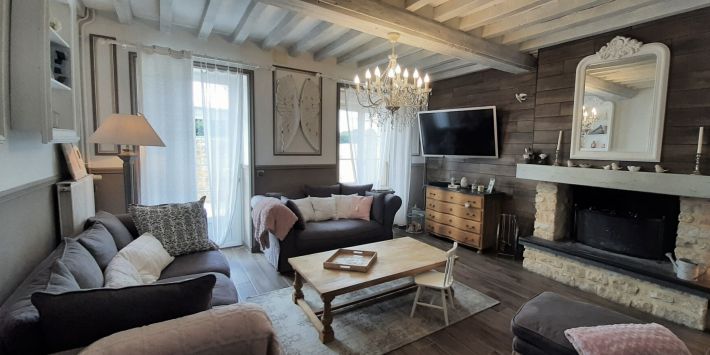 Detached Country House with Many Features