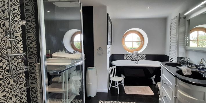 Detached Country House with Many Features