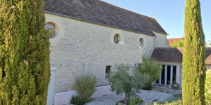 Detached Country House with Many Features