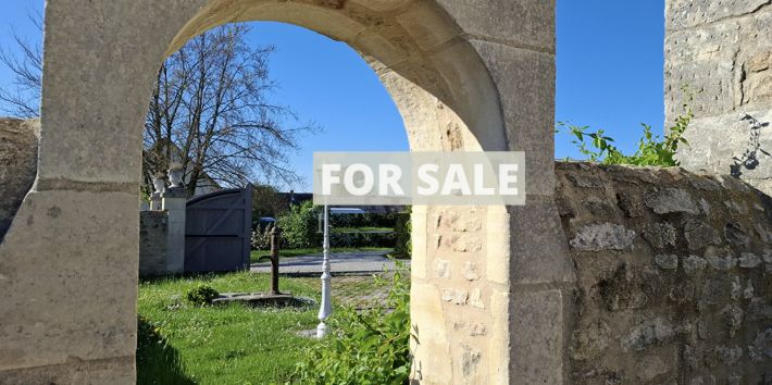 Detached Country House with Many Features