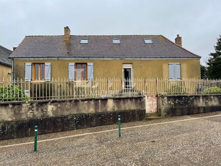Detached House with Attached Outbuilding