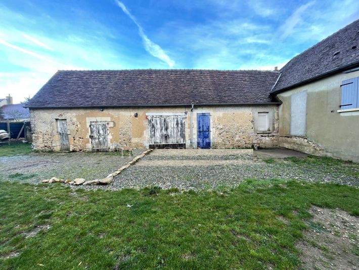Detached House with Attached Outbuilding