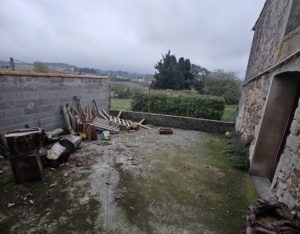Village House With Numerous Outbuildings To Renovate