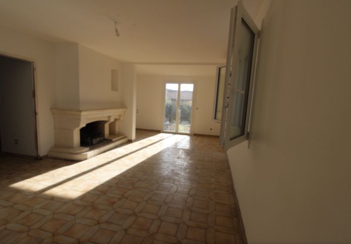 Pretty Detached Villa in Quiet Sector