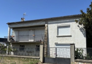 Detached House with Garden