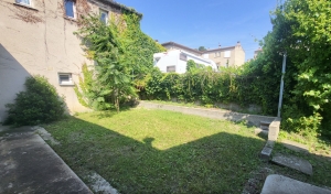 Villa with Garden in Nice Part of Town