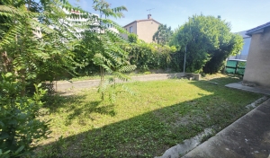 Villa with Garden in Nice Part of Town