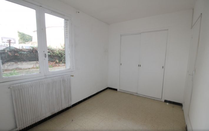 Villa with Garden in Nice Part of Town