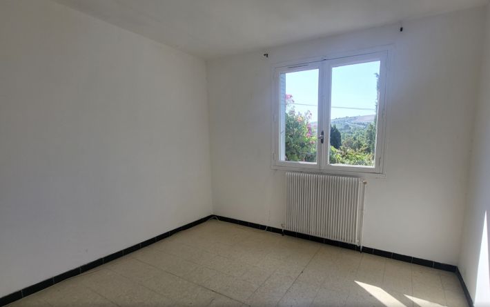 Villa with Garden in Nice Part of Town