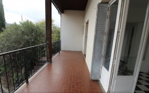 Villa with Garden in Nice Part of Town