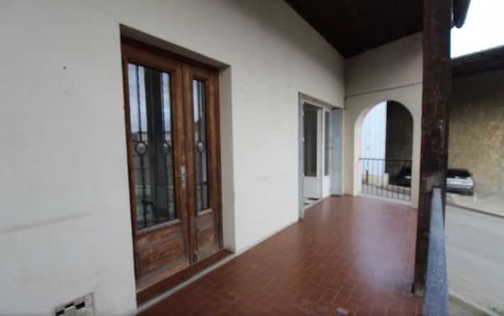 Villa with Garden in Nice Part of Town